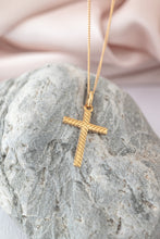 Load image into Gallery viewer, 18ct yellow gold rope style cross pendant