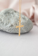 Load image into Gallery viewer, 18ct yellow gold rope style cross pendant