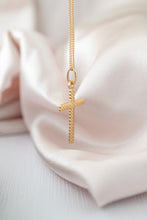Load image into Gallery viewer, 18ct yellow gold rope style cross pendant