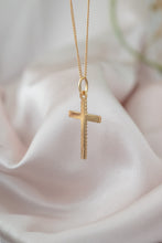 Load image into Gallery viewer, 18ct yellow gold rope style cross pendant