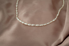 Load image into Gallery viewer, 9ct Gold Freshwater Rice Pearl Stand Necklace