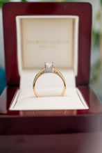 Load image into Gallery viewer, 18ct Gold Diamond 0.77ct TDW Ring,  Delross Design Jewellers, Brisbane Jewellers, Custom Brisbane Jewellers, Brisbane Jewellery Repairs, Chermside West Jewellers