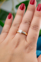 Load image into Gallery viewer, 18ct Gold Diamond 0.77ct TDW Ring,  Delross Design Jewellers, Brisbane Jewellers, Custom Brisbane Jewellers, Brisbane Jewellery Repairs, Chermside West Jewellers