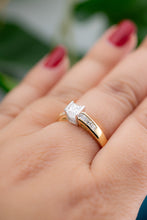 Load image into Gallery viewer, 18ct Gold Diamond 0.77ct TDW Ring,  Delross Design Jewellers, Brisbane Jewellers, Custom Brisbane Jewellers, Brisbane Jewellery Repairs, Chermside West Jewellers