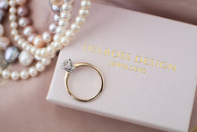 Load image into Gallery viewer, Delross Design Jeweller, Brisbane Jeweller, Chermside Jeweller, Custom Jewellery, Diamond Ring