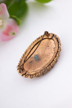 Load image into Gallery viewer, Mother of Pearl Vintage Brooch, 
Delross Design Jewellers, Brisbane Jewellers, Custom Brisbane Jewellers, Brisbane Jewellery Repairs, Chermside West Jewellers