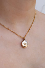 Load image into Gallery viewer, Delross Design Jeweller, Brisbane Jeweller, Chermside Jeweller, Custom Jewellery, 9ct Gold Pendant