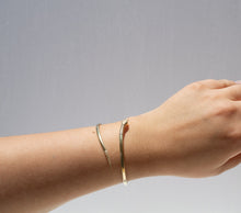 Load image into Gallery viewer, Delross Design Jeweller, Brisbane Jeweller, Chermside Jeweller, Custom Jewellery, 9ct Gold Snake Bangle