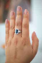 Load image into Gallery viewer, 18ct Gold Vintage 1.70ct Sapphire & Diamond Ring