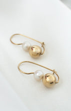 Load image into Gallery viewer, Delross Design Jeweller, Brisbane Jeweller, Chermside Jeweller, Custom Jewellery, 9ct Gold Vintage Pearl Earrings