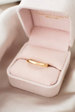 Load image into Gallery viewer, 18ct Gold Vintage 1934 Band Ring, Delross Design Jewellers, Brisbane Jeweller