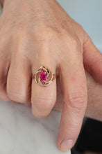 Load image into Gallery viewer, Vintage 9ct Gold Red Paste Ring