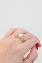 Load image into Gallery viewer, Vintage 18ct Gold Pearl & Diamond Ring