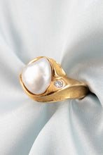 Load image into Gallery viewer, Vintage 18ct Gold Pearl & Diamond Ring