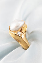 Load image into Gallery viewer, Vintage 18ct Gold Pearl & Diamond Ring