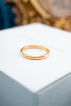 Load image into Gallery viewer, Vintage 22ct Yellow Gold Band, Delross Design Jewellers, Brisbane Jewellers, Custom Brisbane Jewellers, Brisbane Jewellery Repairs, Chermside West Jewellers