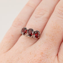 Load image into Gallery viewer, Vintage 14ct white gold garnet ring Delross Design Jewellers