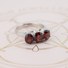 Load image into Gallery viewer, Vintage 14ct white gold garnet ring Delross Design Jewellers