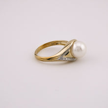 Load image into Gallery viewer, 9ct Gold Freshwater Pearl and Diamond Ring