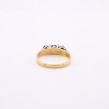 Load image into Gallery viewer, Delross Design Jeweller, Brisbane Jeweller, Chermside Jeweller, Custom Jewellery, 18ct Gold, Diamond, Sapphire Ring