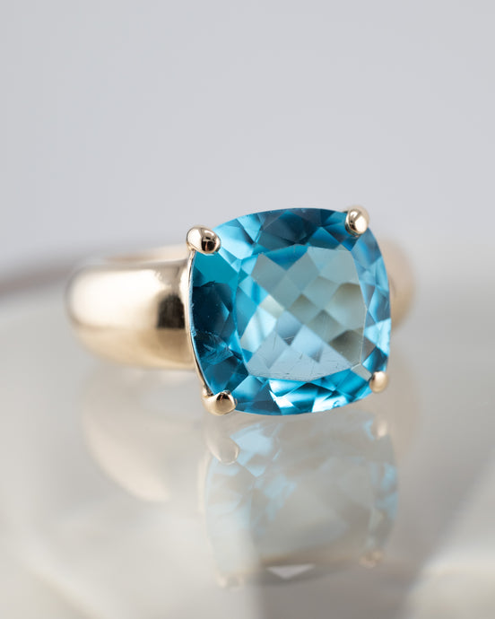 9ct Gold Swiss Blue Topaz Ring Statement Ring Delross Design Jewellers