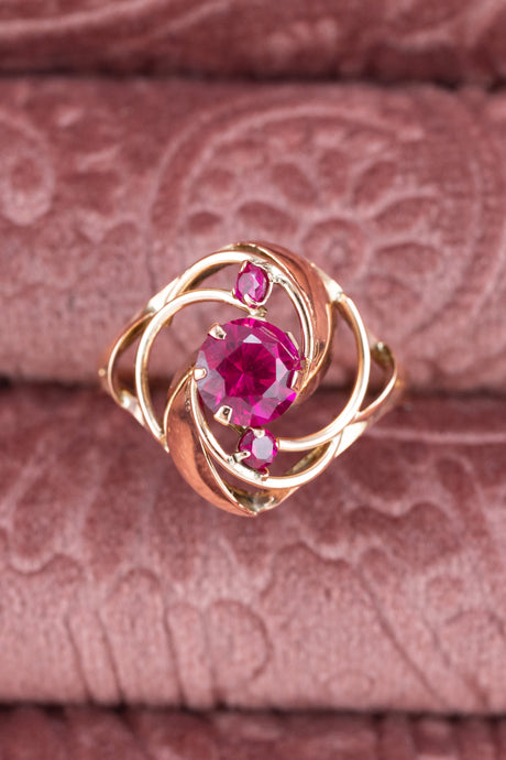 9ct Yellow Gold Vintage Red Paste Ring Delross Design Jewellers