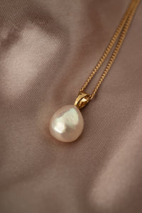 9ct Freshwater Natural Pearl Pendant, Delross Design Jeweller, Brisbane Jeweller, Chermside Jeweller, Custom Jewellery
