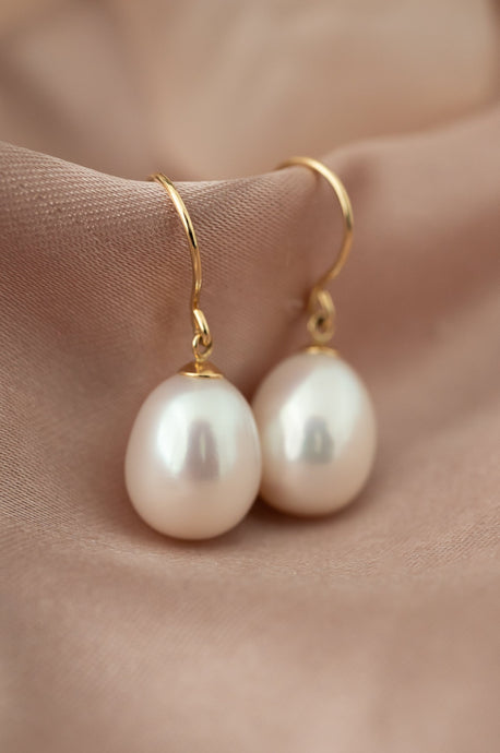 18ct Gold Freshwater Pearl Shepherds Hook Earrings,  Delross Design Jeweller, Brisbane Jeweller, Chermside Jeweller, Custom Jewellery
