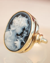 Load image into Gallery viewer, 9ct Yellow Gold Agate Cameo Ring