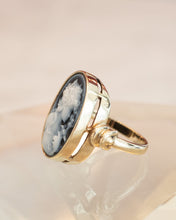 Load image into Gallery viewer, 9ct Yellow Gold Agate Cameo Ring