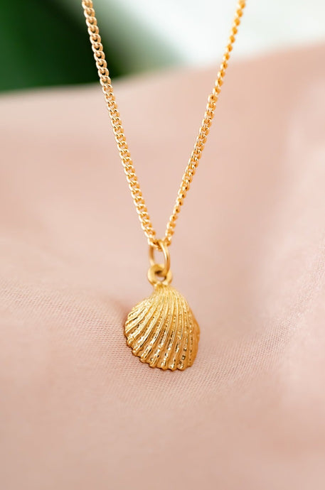 9ct Gold Shell Pendant Charm, Delross Design Jeweller, Brisbane Jeweller, Chermside Jeweller, Custom Jewellery