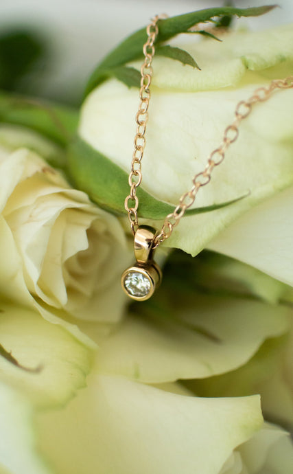 Delross Design Jeweller, Brisbane Jeweller, Chermside Jeweller, Custom Jewellery, 9ct Gold Diamond Pendant