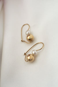 Delross Design Jeweller, Brisbane Jeweller, Chermside Jeweller, Custom Jewellery, 9ct Gold Vintage Pearl Earrings