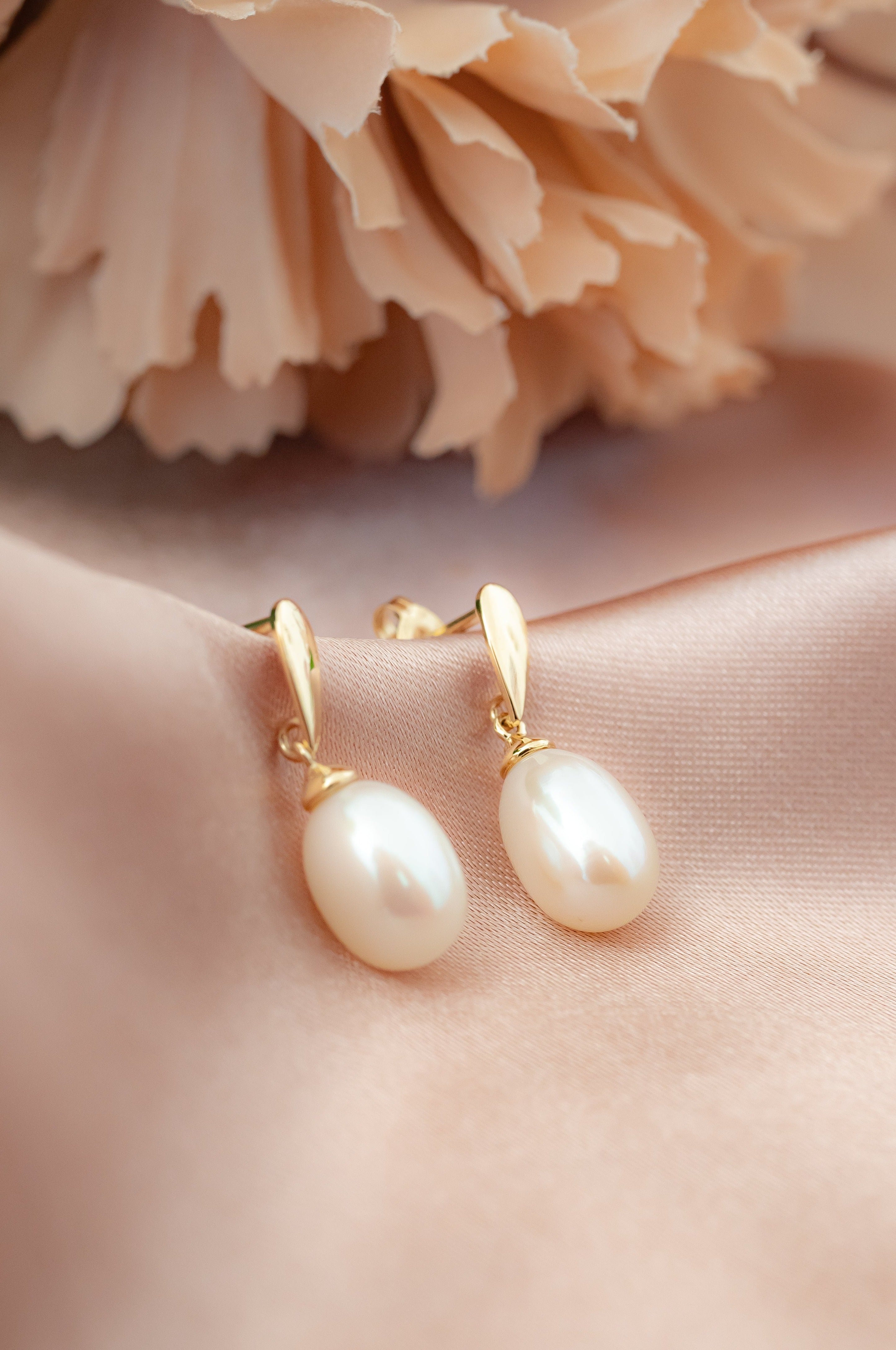 Golden freshwater pearl earrings shops