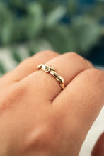 Load image into Gallery viewer, 9ct Gold Vintage Handmade Flora Ring