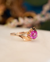 Load image into Gallery viewer, Vintage 14ct Rose Gold Pink Paste Stone Ring