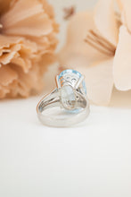 Load image into Gallery viewer, 9ct White Gold Vintage 18ct Blue Topaz Ring