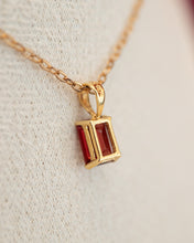 Load image into Gallery viewer, 18ct Yellow Gold Garnet Pendant