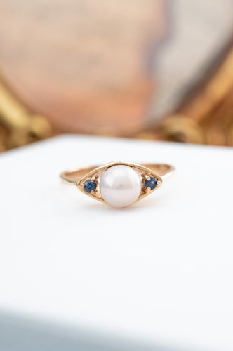 9ct Vintage Gold Akoya Pearl & Sapphire Ring,  Delross Design Jewellers, Brisbane Jewellers, Custom Brisbane Jewellers, Brisbane Jewellery Repairs, Chermside West Jewellers  