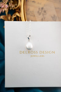 9ct White Gold South Sea Pearl Pendant, Delross Design Jewellers, Brisbane Jewellers, Custom Brisbane Jewellers, Brisbane Jewellery Repairs, Chermside West Jewellers  