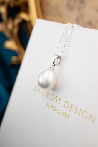 9ct White Gold South Sea Pearl Pendant, Delross Design Jewellers, Brisbane Jewellers, Custom Brisbane Jewellers, Brisbane Jewellery Repairs, Chermside West Jewellers  