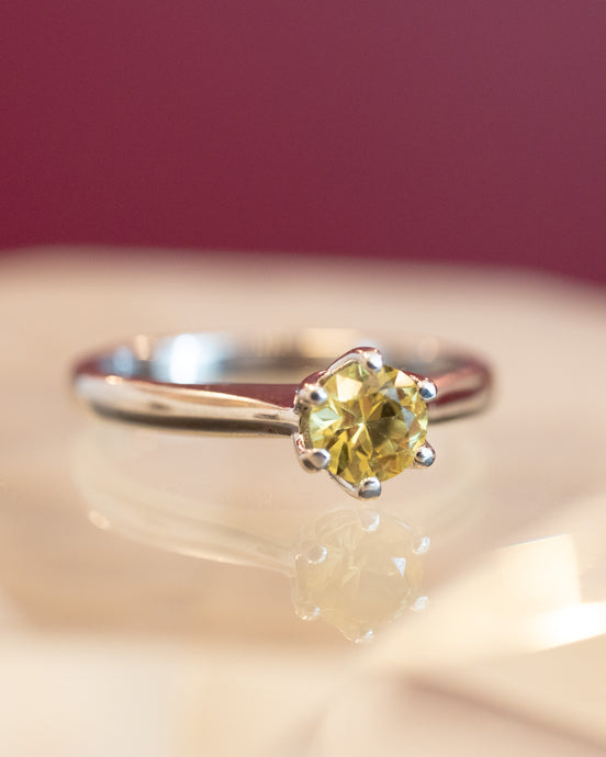 18ct White Gold 0.75ct Australian Yellow Sapphire Ring