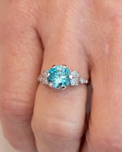 Load image into Gallery viewer, Vintage 18ct &amp; Platinum Natural 3.48ct Blue Zircon &amp; Diamond Ring