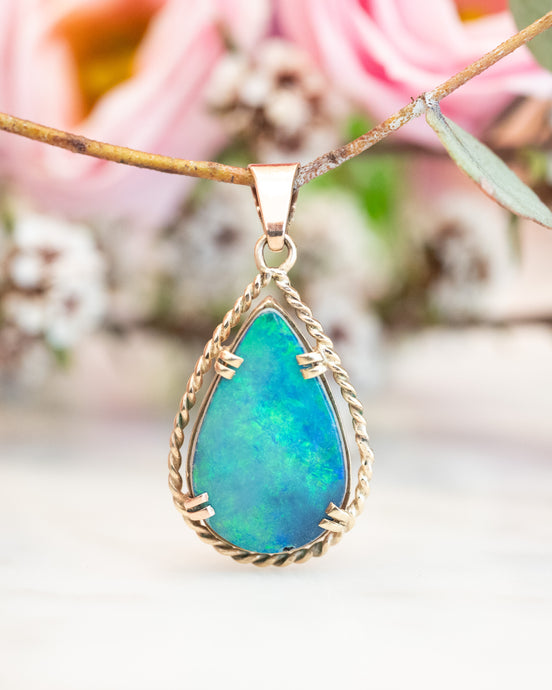 Vintage 9ct Gold Opal Pendant