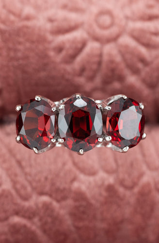 Vintage 14ct white gold garnet ring Delross Design Jewellers