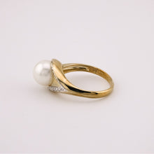 Load image into Gallery viewer, 9ct Gold Freshwater Pearl and Diamond Ring