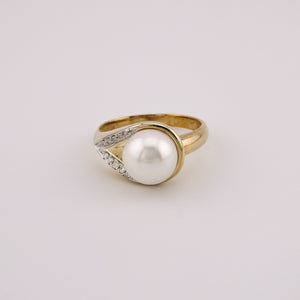 9ct Gold Freshwater Pearl and Diamond Ring