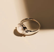 Load image into Gallery viewer, Sterling Silver Freshwater Pearl Ring